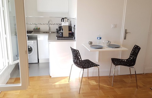 6th Arrondissement Apartment | Tête d'Or Terrace View Household Included Private garage