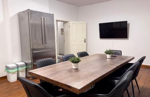 Derendorf House | T&K Apartments - Komfortables Haus - 8 Zimmer - 6min zur MESSE