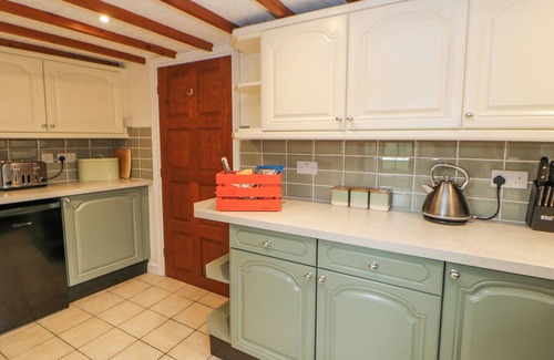 Langthwaite Cottage | T'OTHER END ARKLE TOWN HOUSE, pet friendly, with open fire in Reeth
