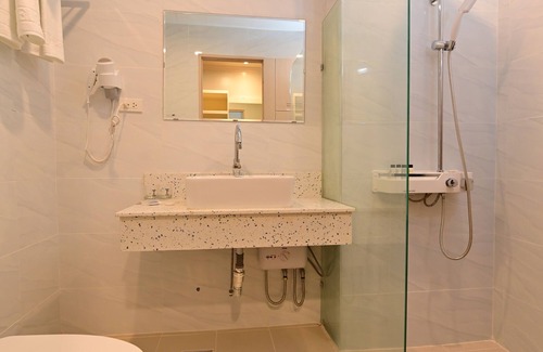 Suba Basbas Hotel | T Shine Resort and Spa