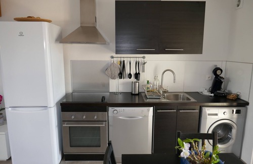 Saint-Cyr-sur-Mer Apartment | T2 apartment, 40 m2 350m from Lecques beach, quiet. Air conditioning. Private parking