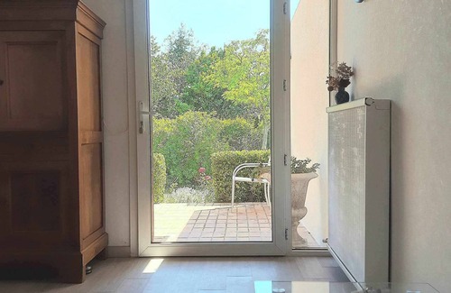 Entraigues-sur-la-Sorgue Apartment | T2 au Calme Bien Desservi Proche D'avignon, du Parc Aquatique de Monteux