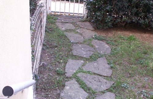 Le Brusc Apartment | T2 cute with terrace and garden, 1 min from the port of Brusc, 4 min from the beaches.