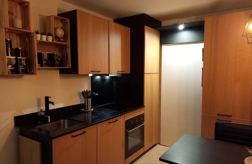 Toulon - Hyeres Apartment | T2 duplex+2 large terraces on Hyères harbor,4 pers, 5 mn walk to beaches !