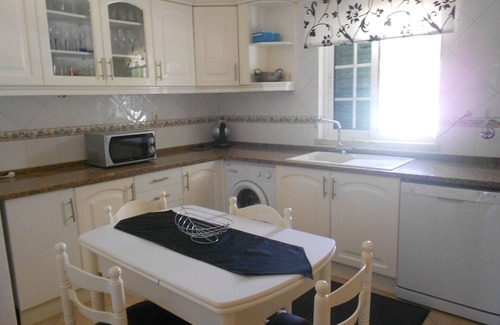Sesmarias House | T2 Galé house in a gated community with pool and green area, close to the beach