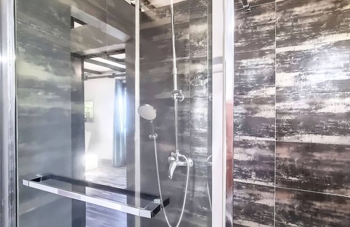 Sainte-Clotilde Centre Apartment | T2 "Le Corail" - Duplex 45m2 - 10' from the airport - City-Center