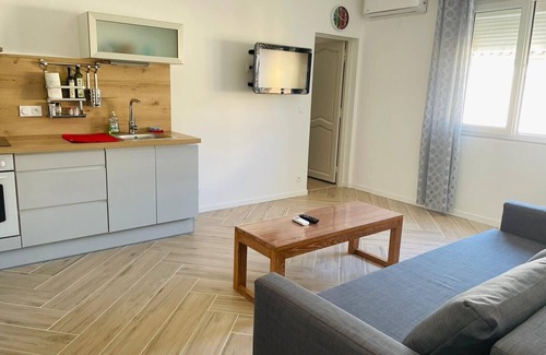 Anatole France House | T2 near center and canal