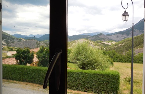 Draix Apartment | T2 new prox design. Digne (04) 4 pers. Garage, Garden