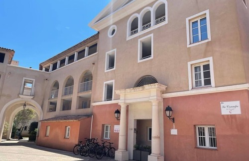 Six-Fours-les-Plages Apartment | T3 - 3* vue mer, ascenseur, 6 pers 2 ch, 2 sdb, Wifi, parking, clim, piscine