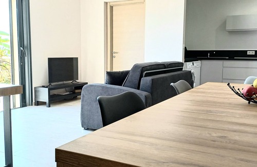 La Roquette-sur-Siagne Condo | T3 apartement adjoining a luxury villa, 6 people, 70m2