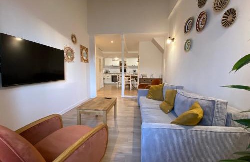 Homps Apartment | T3 bord canal du midi, piscine