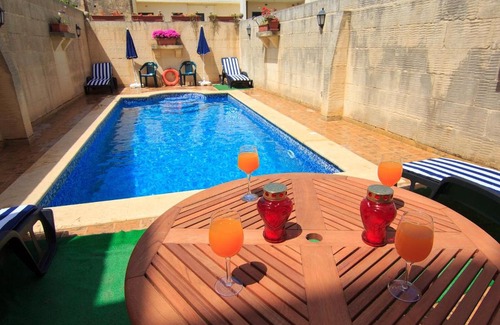 Xewkija House | Ta' Bejza Holiday Home - 5 bedroom