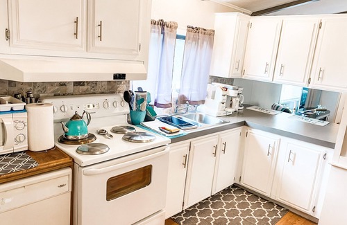 Midland House | Tacoma Hidden gem 2bedroom guesthouse near Puyallup, Lakewood and more