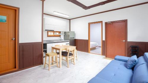 Changbun House | Taean Anmyeondo Lake and Sea Village Pension