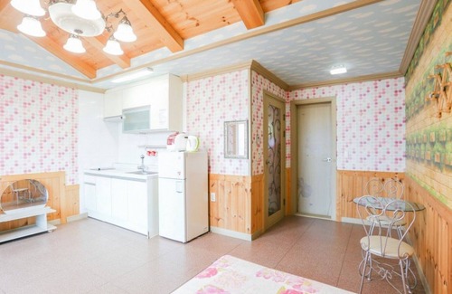 Wonbuk House | Taean Pastel Pension