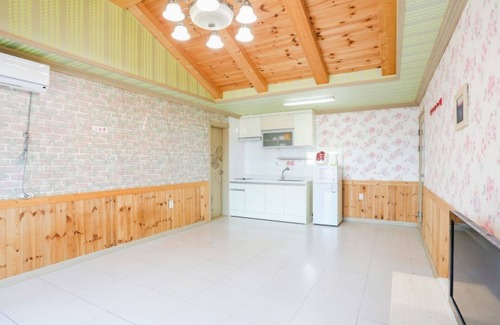Wonbuk House | Taean Pastel Pension