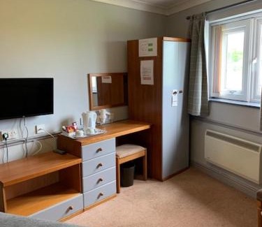 Llangefni House | Tafarn Y Rhos