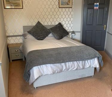 Llangefni House | Tafarn Y Rhos