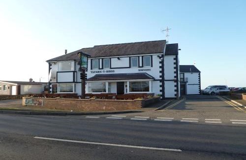 Llangefni House | Tafarn Y Rhos