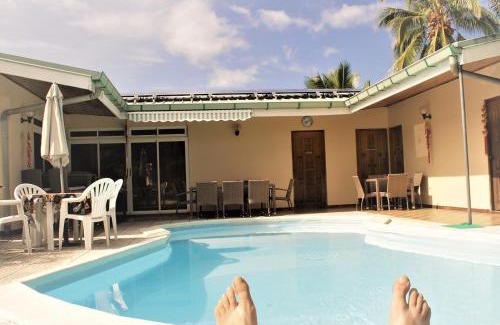 Punaauia Apartment | TAHITI - Sanny's Place Room & Pool