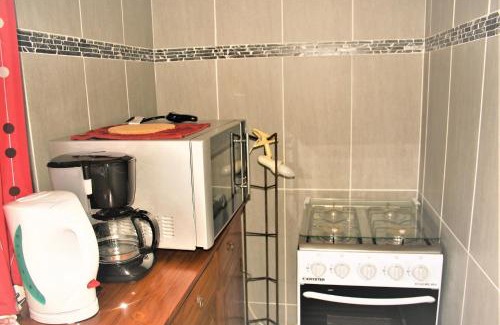 Punaauia Apartment | TAHITI - Sanny's Place Room & Pool
