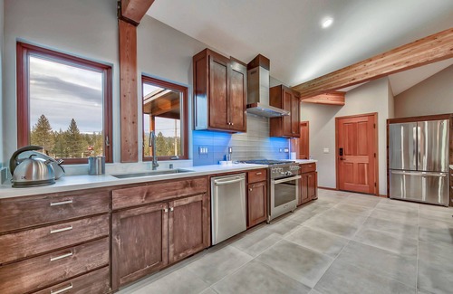 Mountain View Estates House | Tahoe Luxe - Family Perfect Estate - HotTub+Views