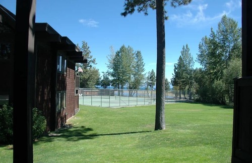 Tahoe City Condo | Tahoe Marina Lakefront 1 Bedroom Condo Unit 4