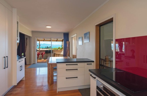 Tahunanui House | Tahuna Views - Sweeping Bay Views with a Spa Pool. Easy Walk to the Beach!