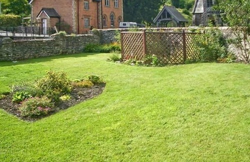 Abbey-Cwmhir Cottage | TAILOR'S COTTAGE, pet friendly, with a garden in Abbeycwmhir