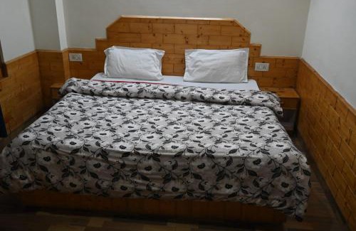 Paharganj Hotel | Taj Guest House