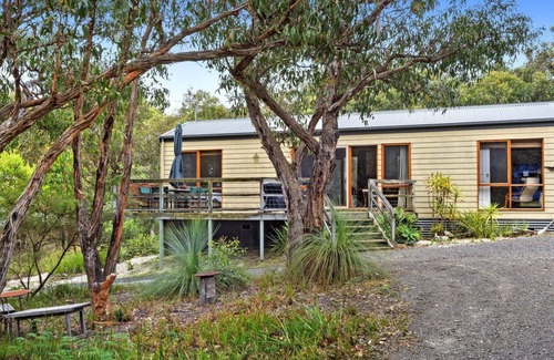 Moggs Creek Cottage | Tajm - Bush Views and a Flat Walk to the Beach