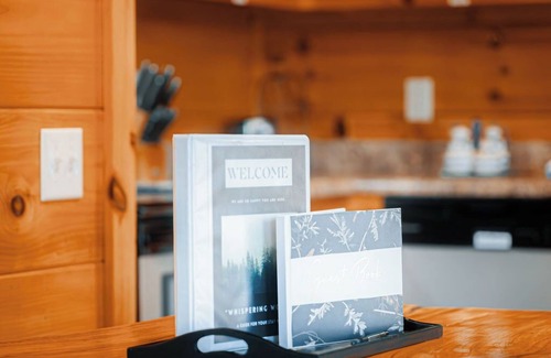 Piper Gap Cabin | Take in Nature @ Whispering Woods, Secluded and Stylish