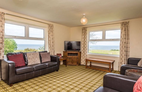 Dinas Cottage | Tal Eryr - a rural retreat that sleeps 10 guests in 5 bedrooms