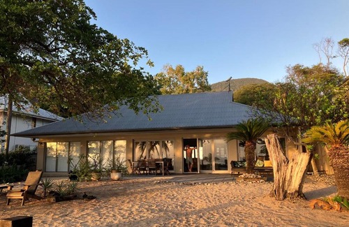 Oak Beach House | Tali Beach House Retreat