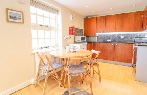 Porthmadog Apartment | TALIESIN, pet friendly, country holiday cottage in Porthmadog