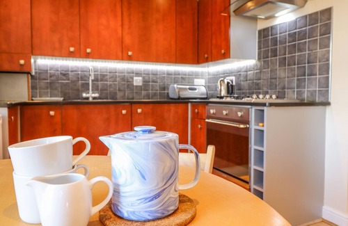 Porthmadog Apartment | TALIESIN, pet friendly, country holiday cottage in Porthmadog