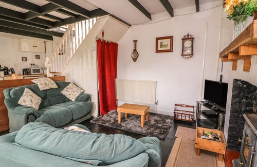 Llandysul Cottage | TALIHARRIS COTTAGE, pet friendly, with open fire in Llandysul