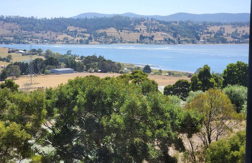 Rosevears Apartment | Tamar Ridge Winery Apartment. River Views!