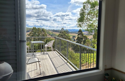 Grindelwald Apartment | Tamar Ridge Winery Apartment. River Views!
