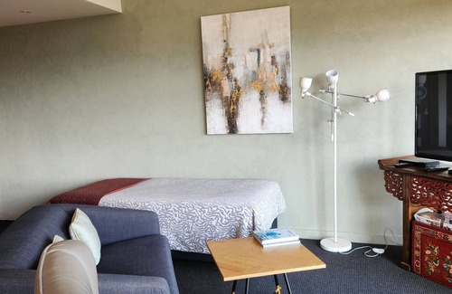 Grindelwald Apartment | Tamar Ridge Winery Apartment. River Views!