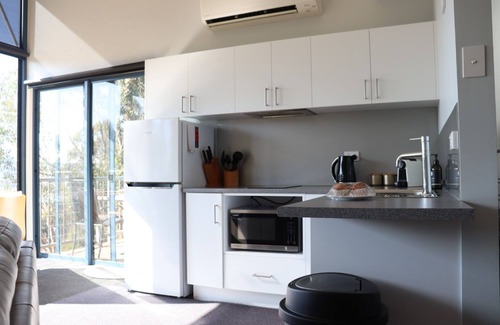 Grindelwald Apartment | Tamar Ridge Winery Apartment. River Views!