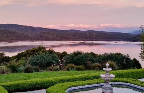 Northern Tasmania House | Tamar Valley Wine Route - Pointe Rapidé Estate & Vineyard.nSerenade your Soul.