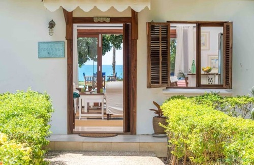 Mbweni House | Tamarind Tree Beachfront bungalow with pool