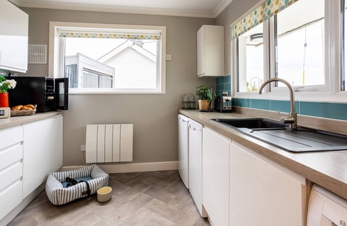 Moelfre House | Tamarisk - a single-storey cottage in Moelfre