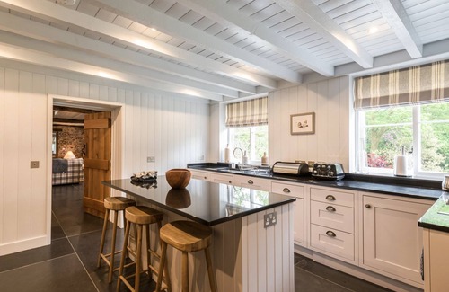 Llanelltyd House | TAN LLAN, pet friendly, luxury holiday cottage in Llanelltyd