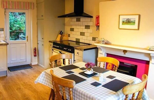 Glyn Ceiriog Cottage | TAN Y RHOS ISA, pet friendly, with open fire in Glyn Ceiriog
