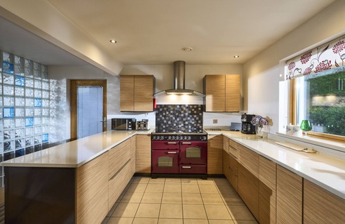 Strachur Cottage | Tanamuir, overlooking Loch Fyne, Strachur - sleeps 6 guests in 3 bedrooms