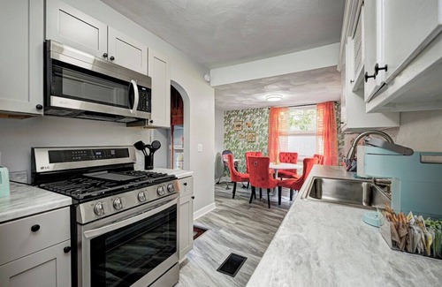 Terre Haute House | Tangerine Tranquility: 2BR*Grill* By ISU & Stadium