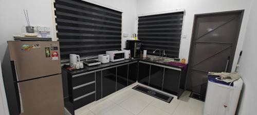 Hutan Kampung House | TangQona Homestay Paddy View Wifi M0slim Only