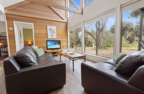 Forge Creek House | Tanjil - Waterfront Retreat